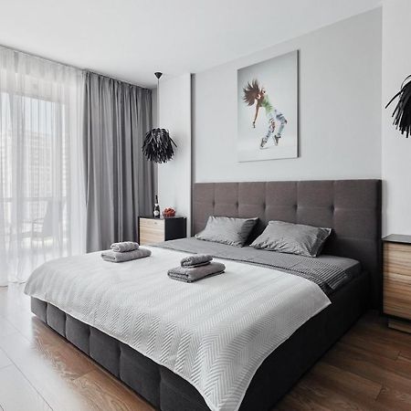 Grey Apartment In 14 Floor Odesa Exterior photo