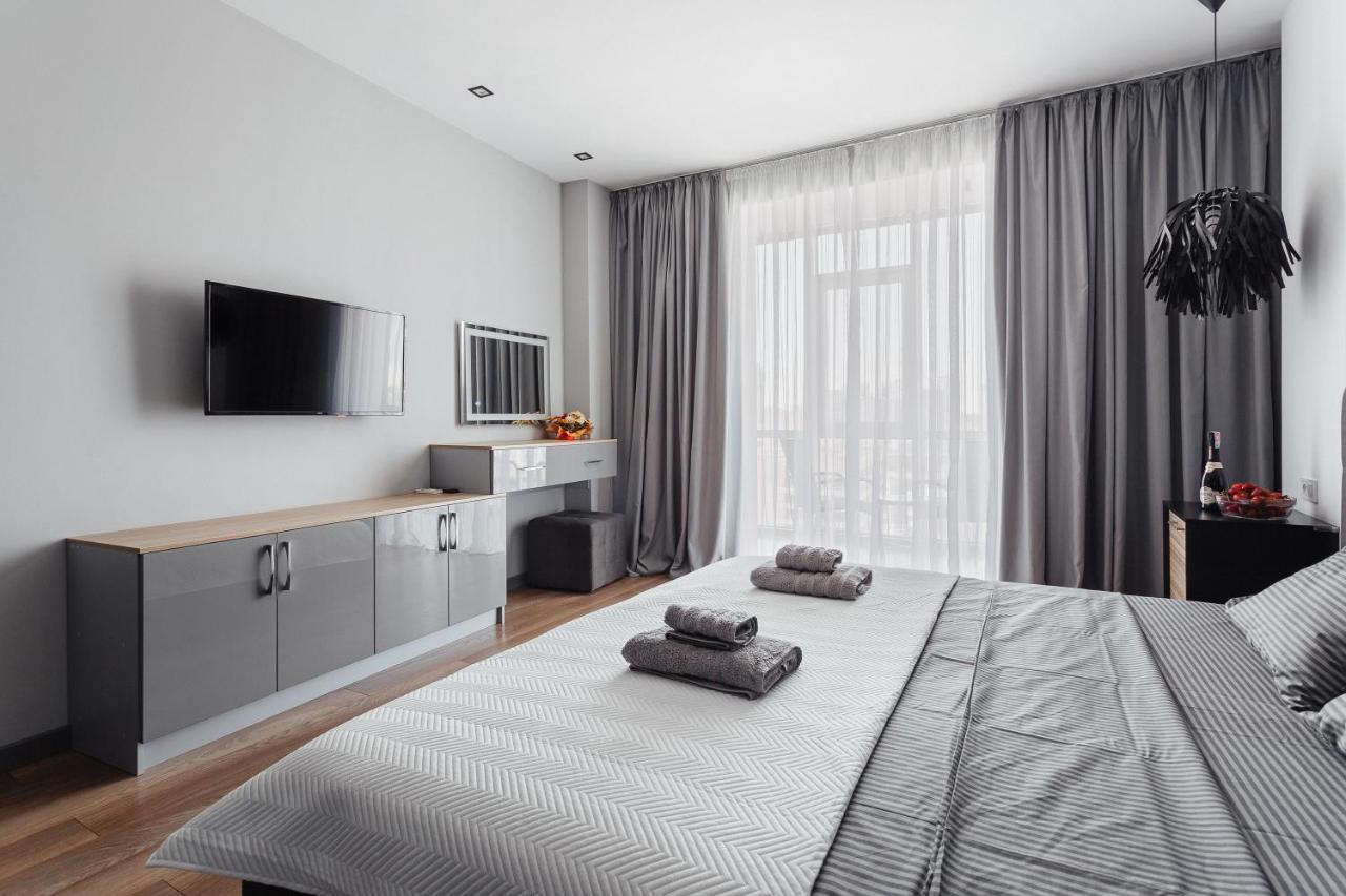 Grey Apartment In 14 Floor Odesa Exterior photo