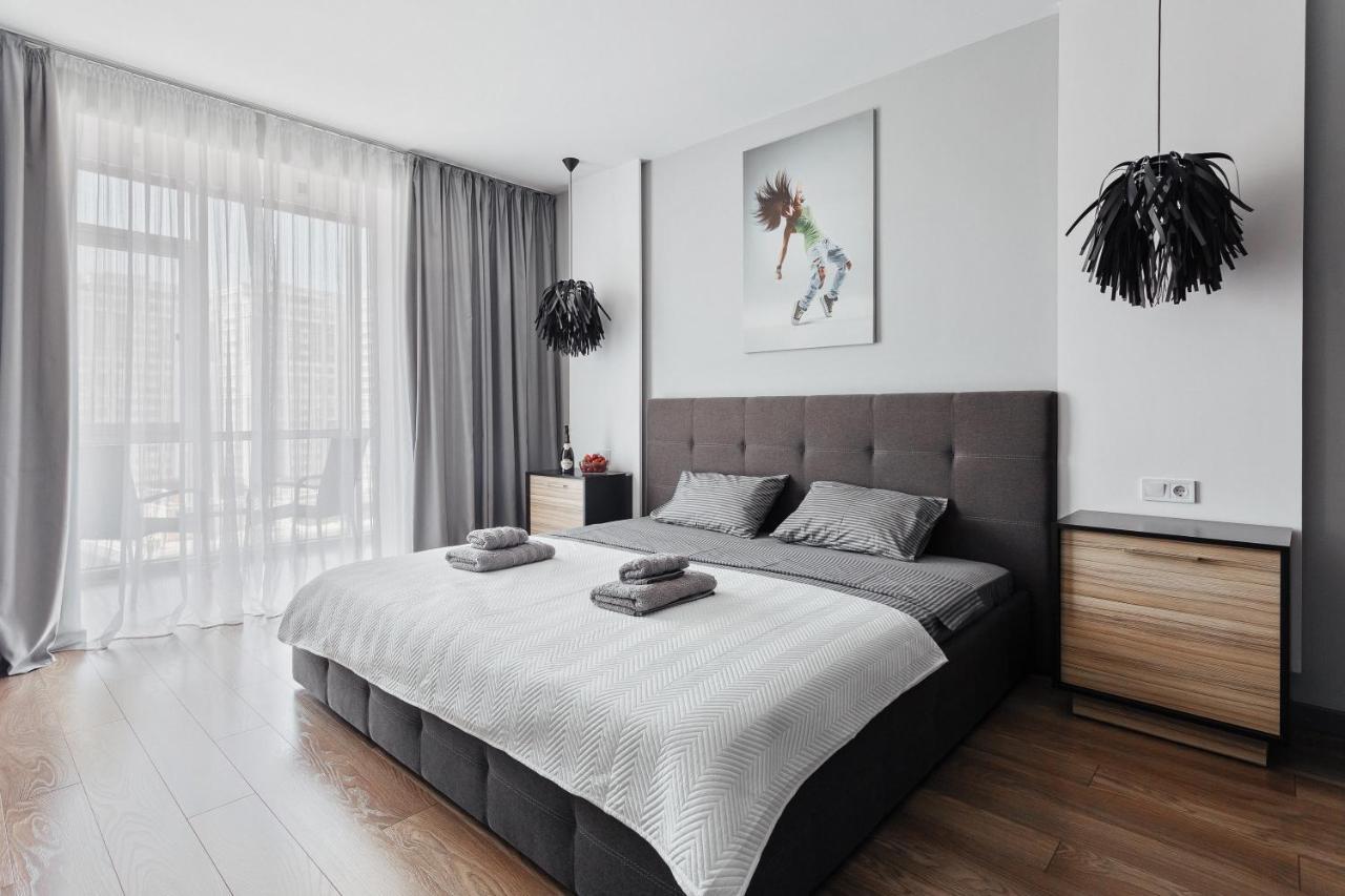 Grey Apartment In 14 Floor Odesa Exterior photo