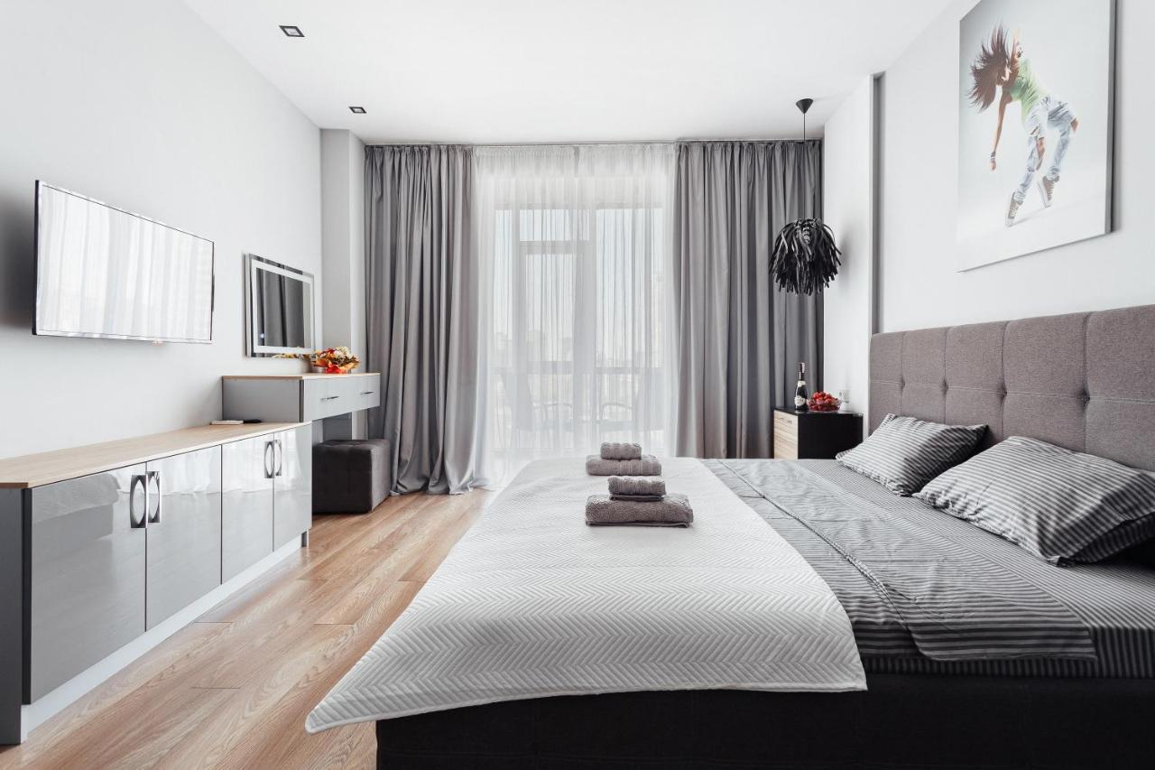 Grey Apartment In 14 Floor Odesa Exterior photo